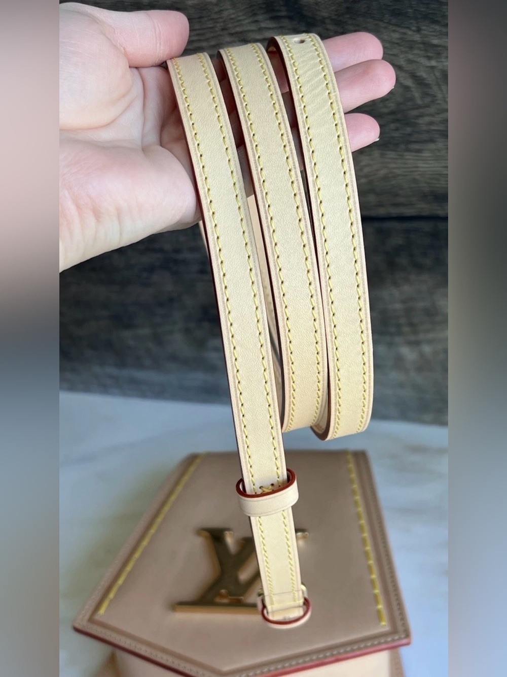 Authentic Louis Vuitton Keybell XL Vachetta Leather Crossbody Luggage Tag Purse - Picture 9 of 16